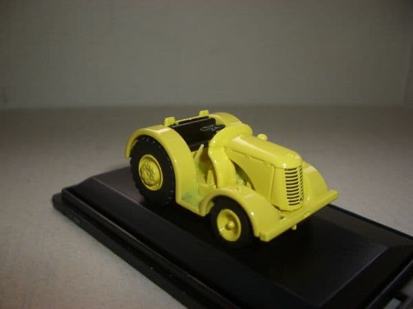 Oxford 76DBT004 DBT004 1/76 OO Scale David Brown Tractor Yellow